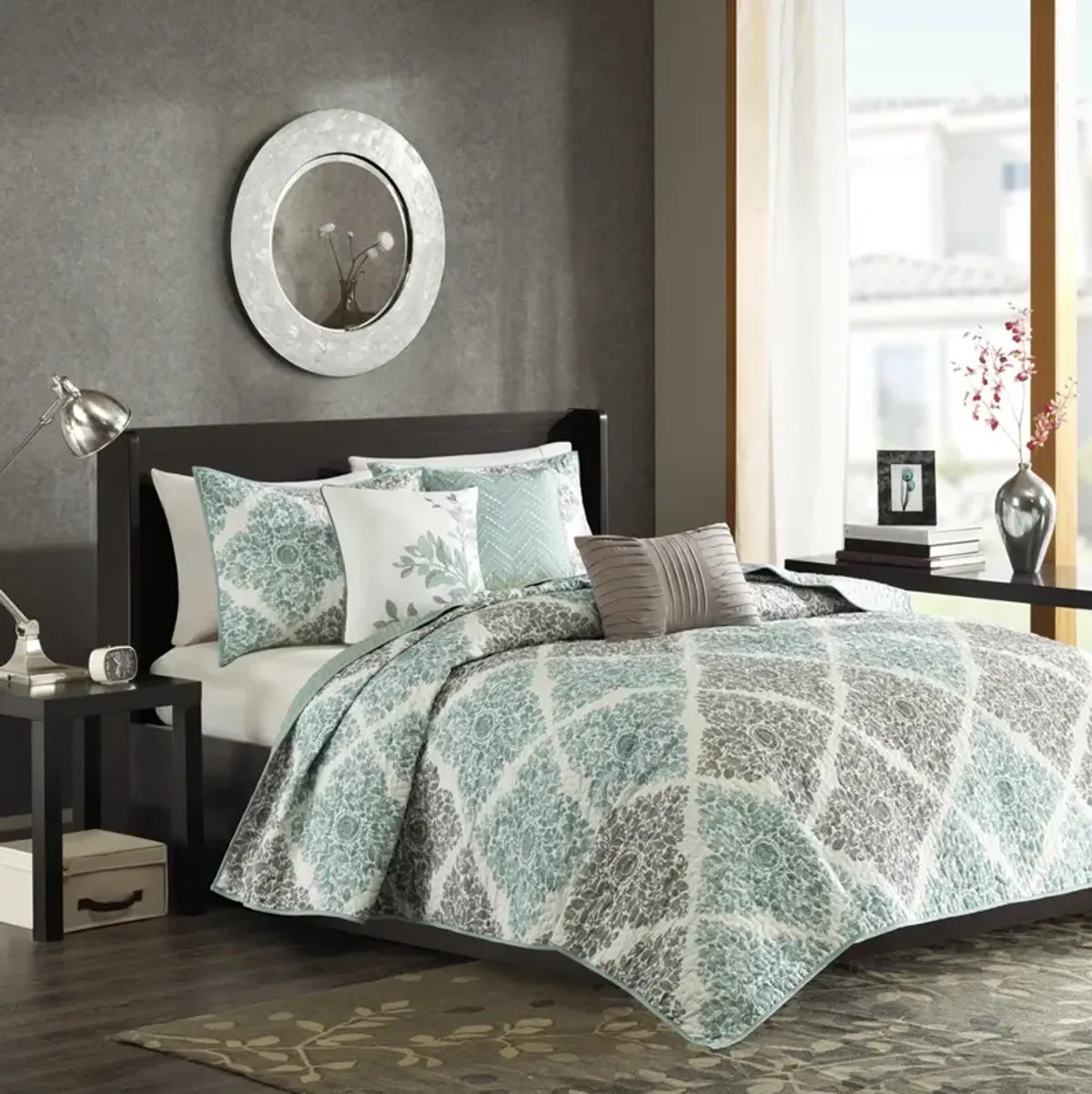 Madison Park Claire Aqua 6 Piece Printed Quilt Set with Throw Pillows