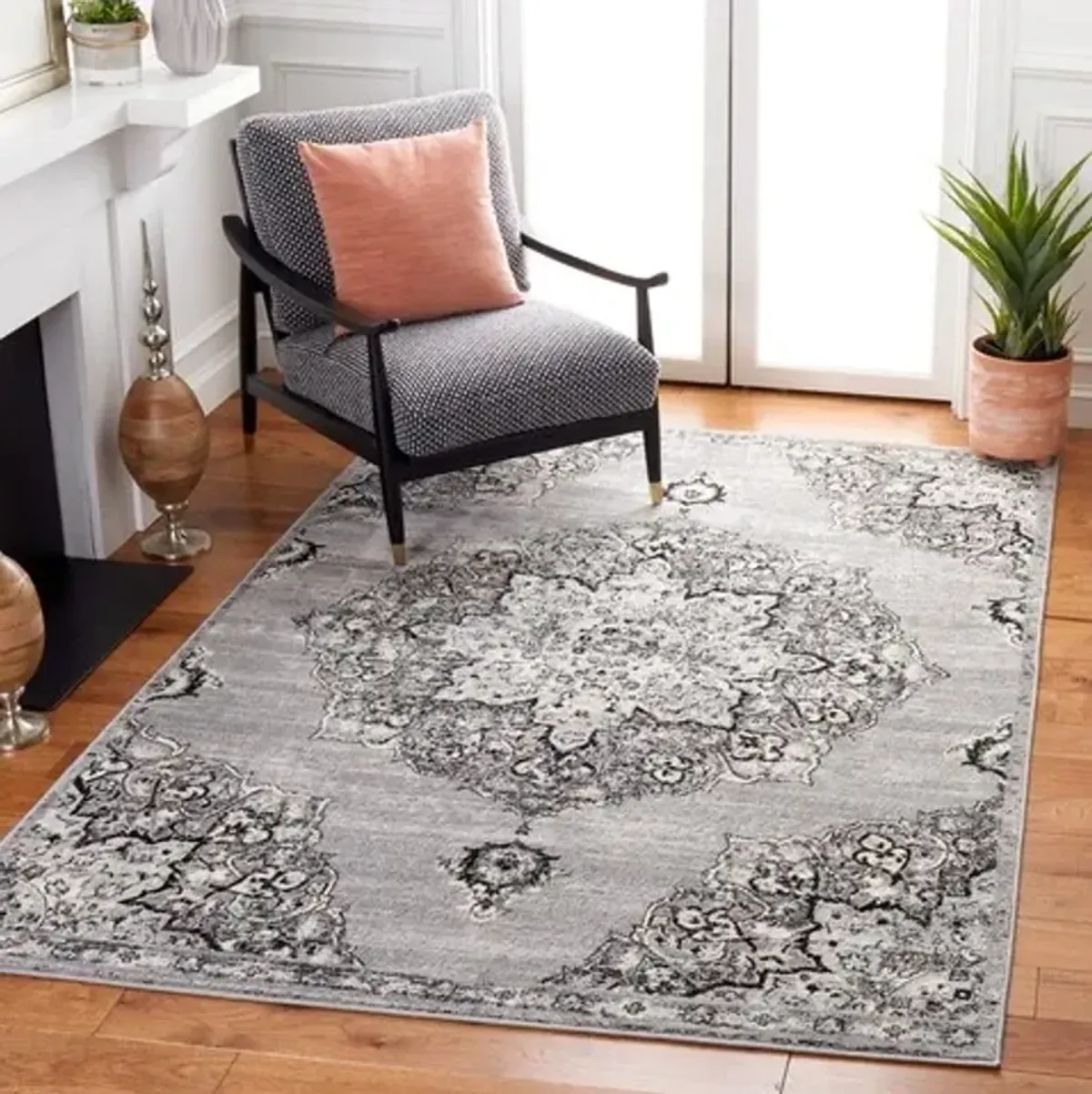 Brentwood 802 Silver / Black 5'-3" X 7'-6" Medium Rectangle Powerloomed Rug