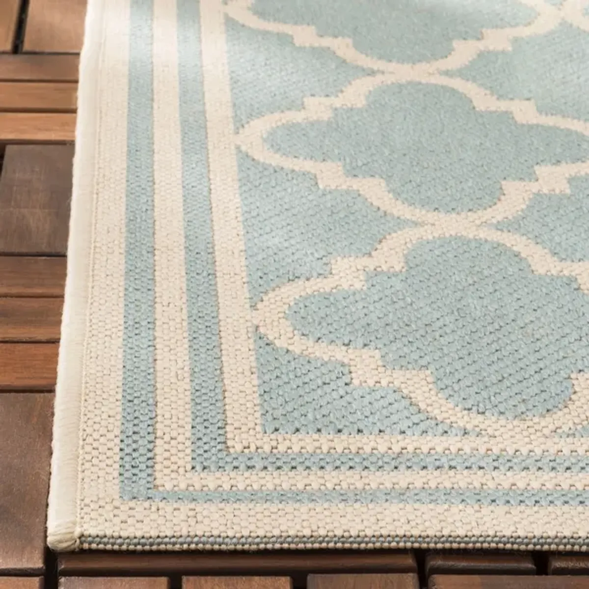 Safavieh BEACH HOUSE Collection BHS121K-6 Aqua / Cream 6'-7" X 9'-2"