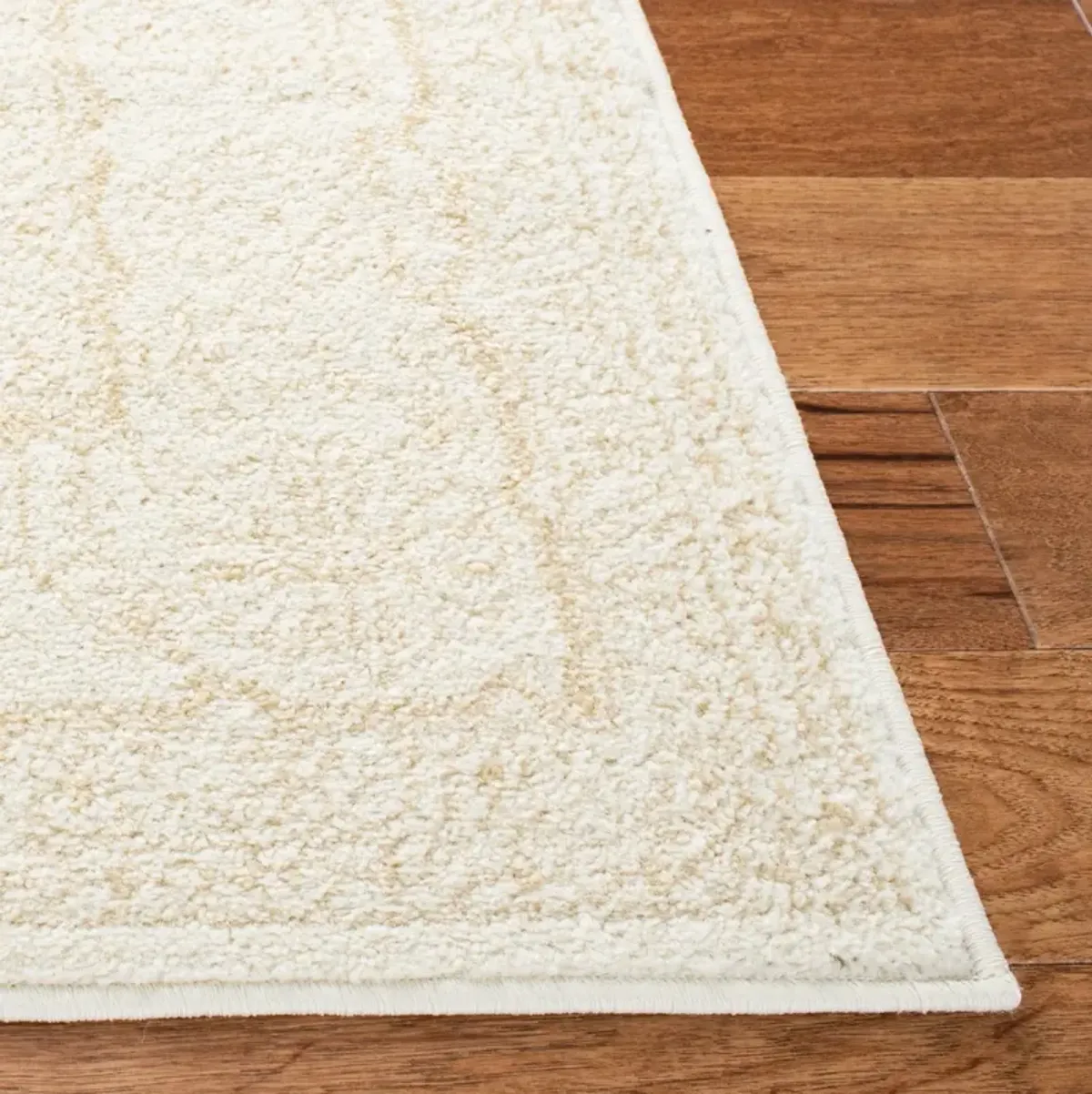 ADIRONDACK 108 IVORY  2'-6' x 14' Runner Rug