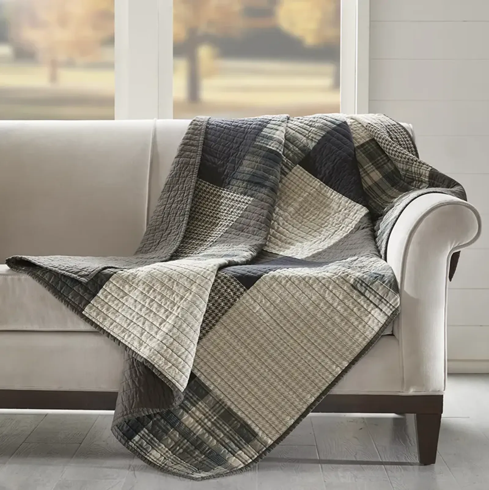 Woolrich Winter hills Tan Quilted Throw