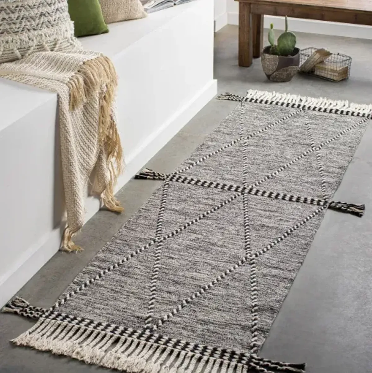 Zanafi 3' x 5' Rug