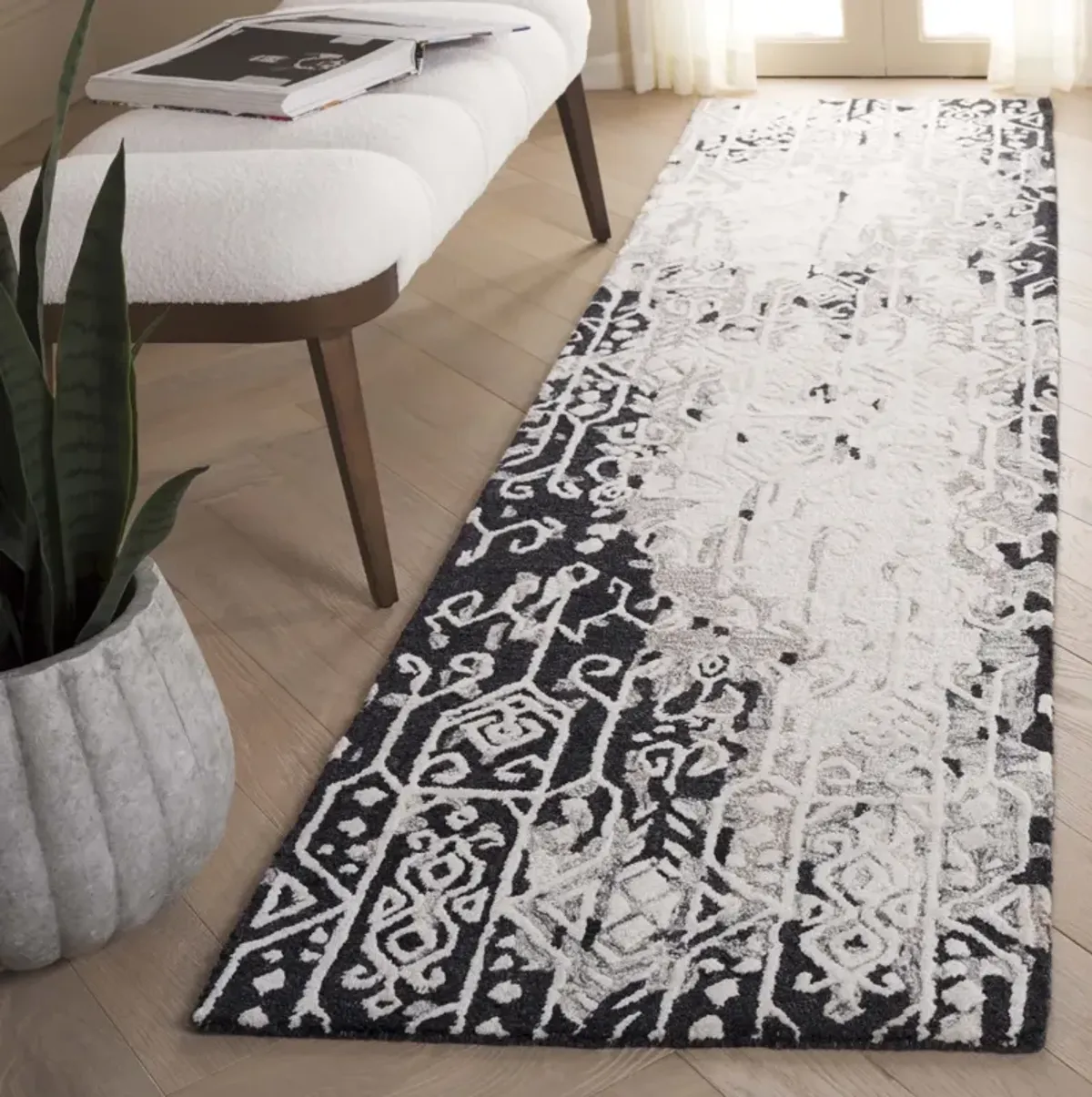 EBONY 130 BLACK  2'-3' x 9' Runner Rug