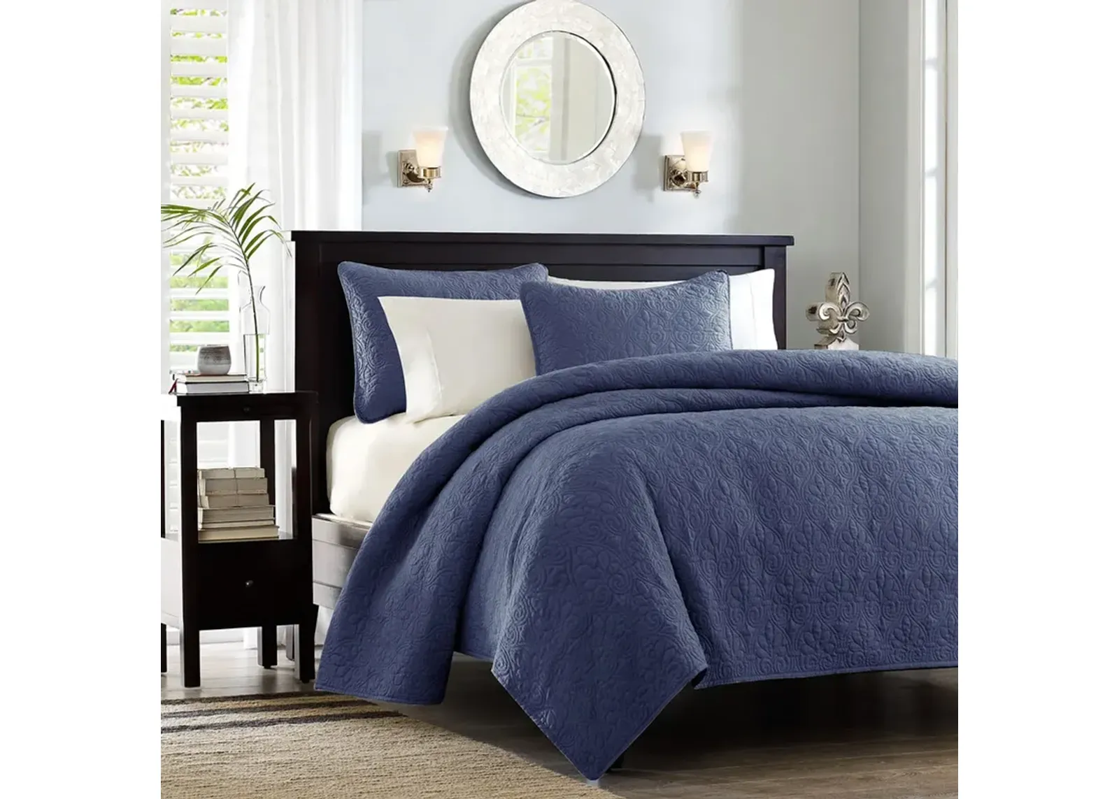 Madison Park Quebec Navy Reversible Quilt Set