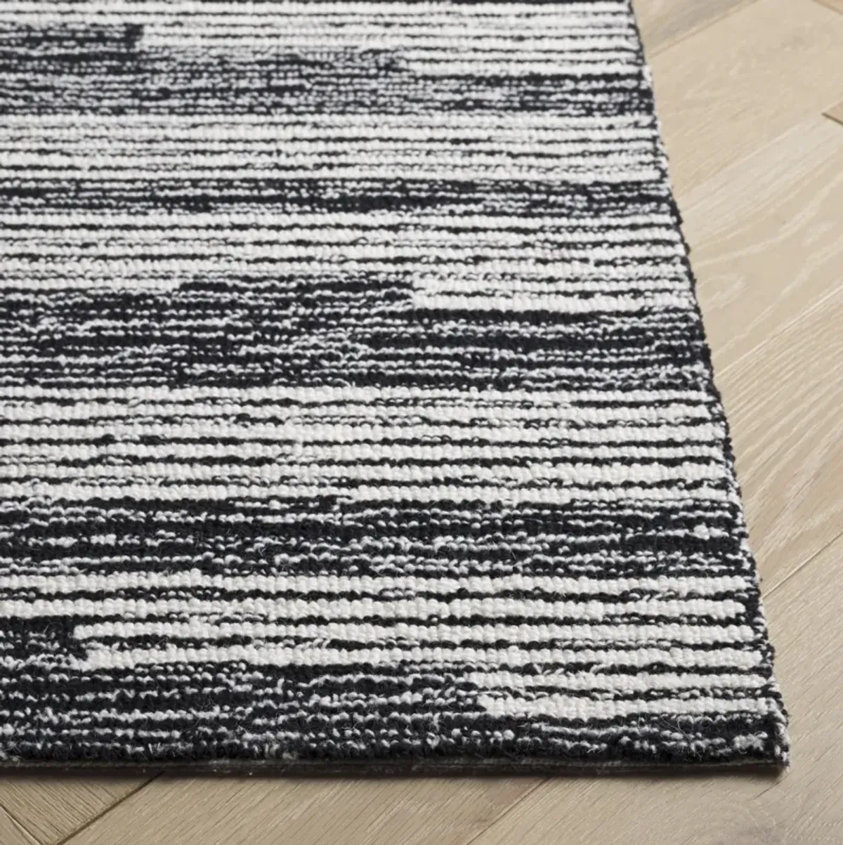 EBONY 526 BLACK  2'-3' x 9' Runner Rug