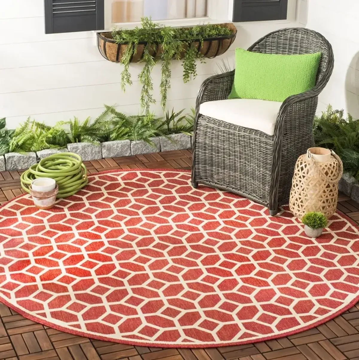 BEACH HOUSE 127 Red 6'-7' X 6'-7' Round Round Rug