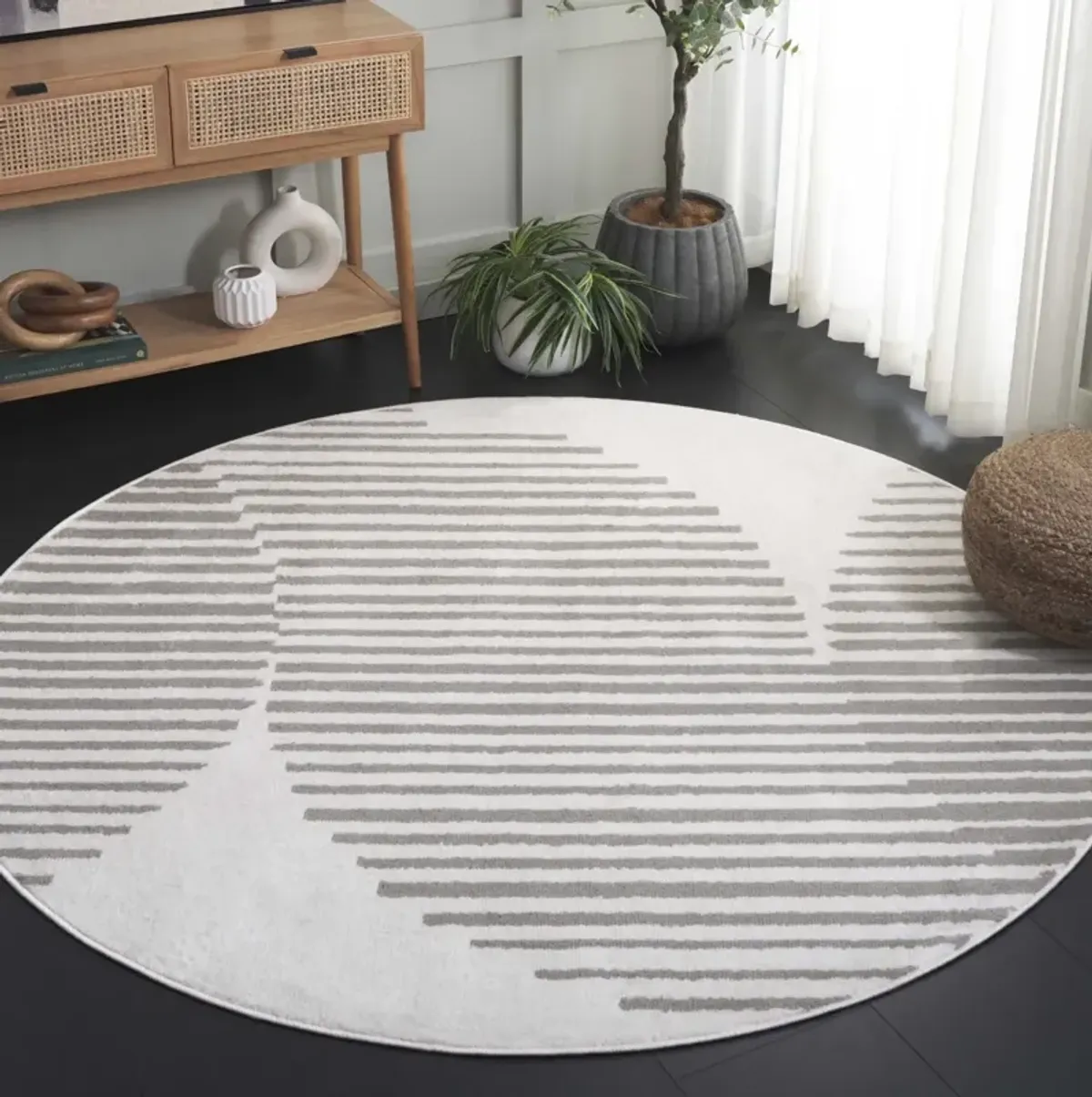 PYRAMID 243 IVORY  6'-7' x 6'-7' Round Round Rug