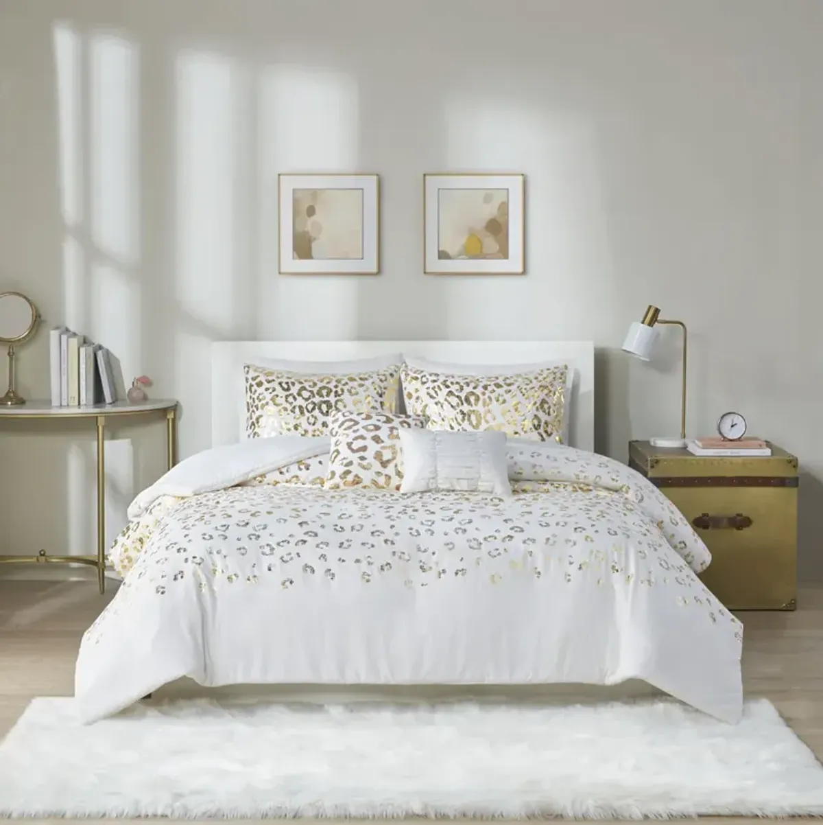 Intelligent Design Lillie Ivory/Gold Metallic Animal Printed Duvet Cover Set