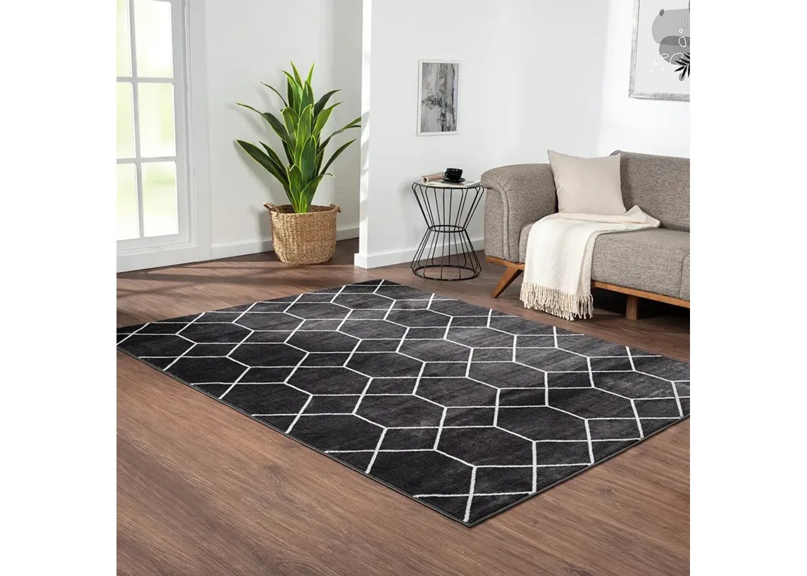 Madison Park Averie Black/Cream Trellis Geometric Woven Area Rug