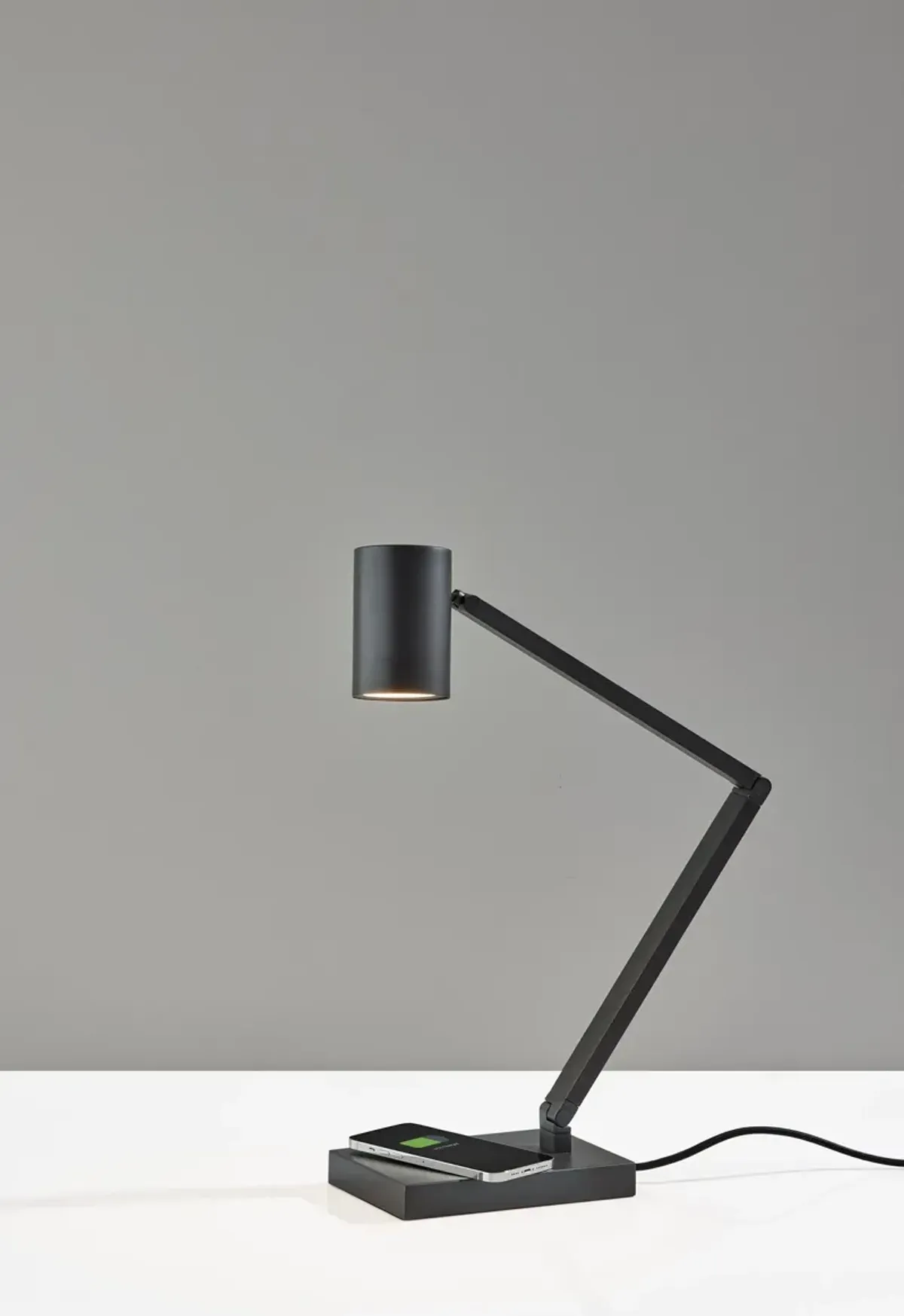 Newman Task Lamp w. Wireless Charging