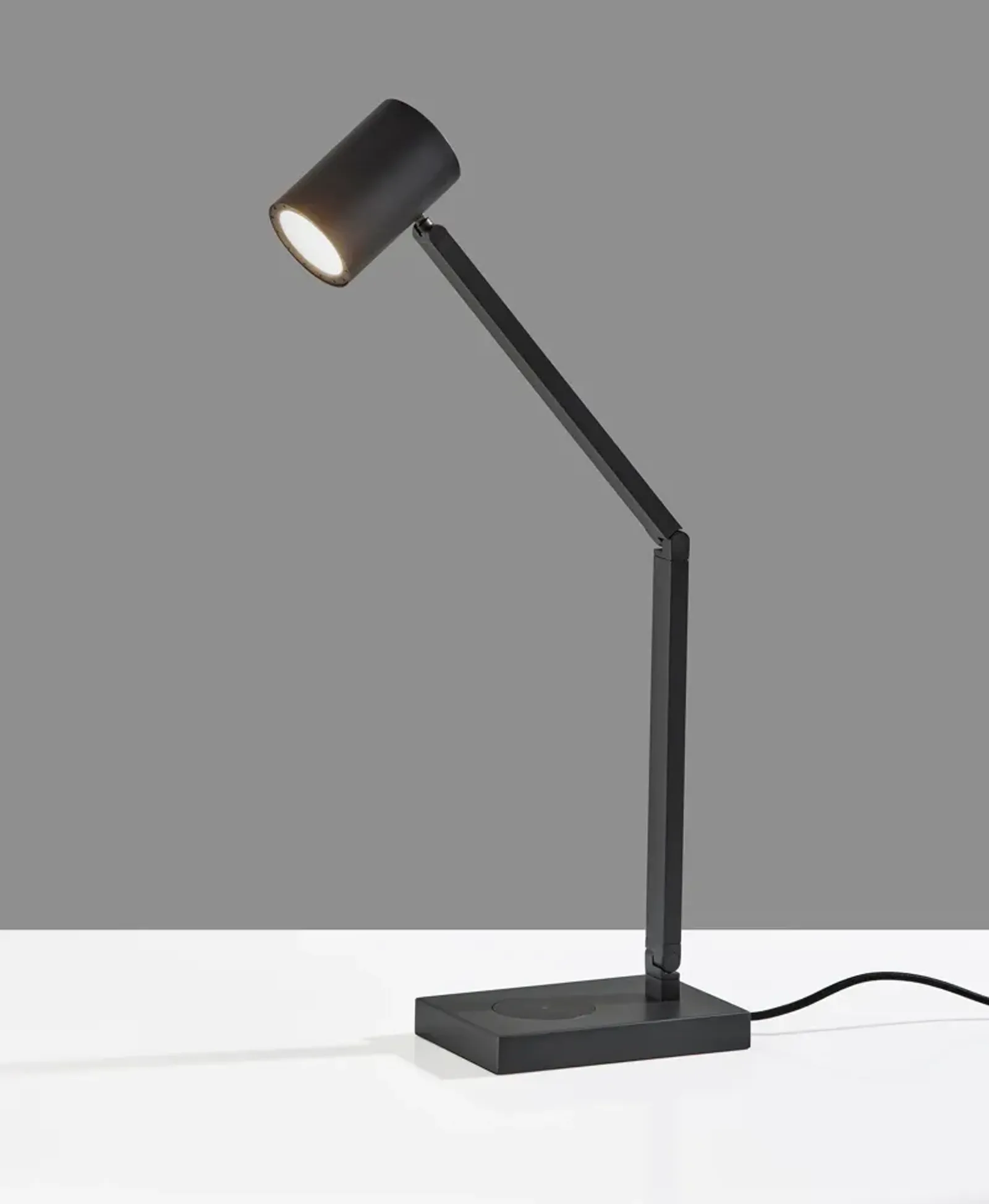 Newman Task Lamp w. Wireless Charging