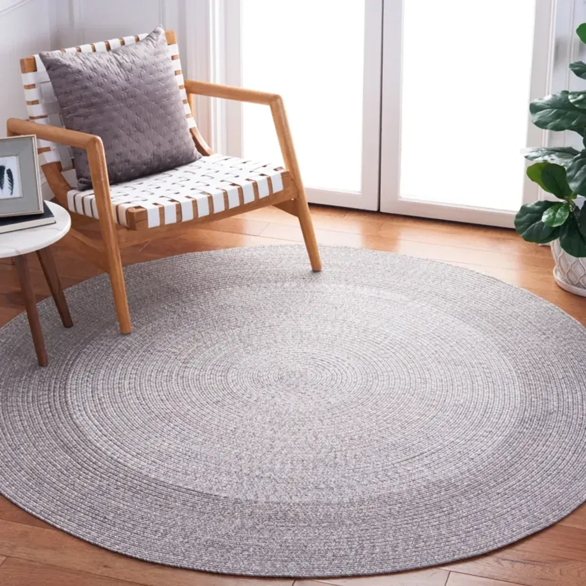 BRAIDED 220 GREY 8' x 8' Round Round Rug