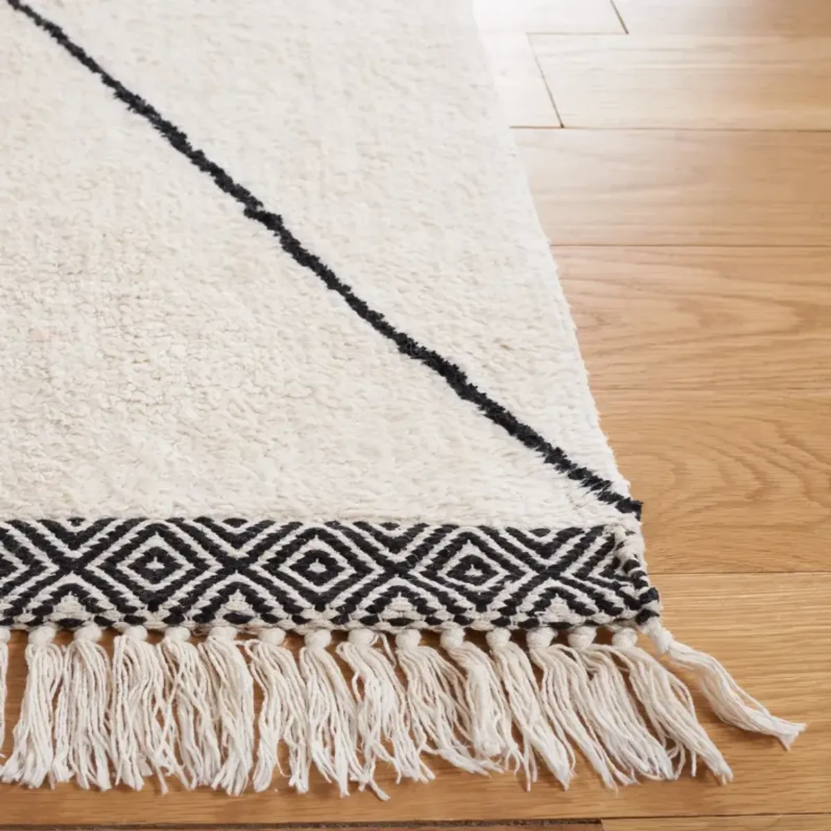 EASY CARE 210 IVORY  2'-3' x 7' Runner Rug