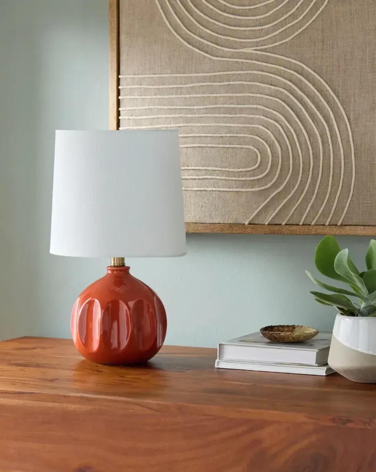 Bellune BLUN-026 15"H x 10"W x 10"D Accent Table Lamp