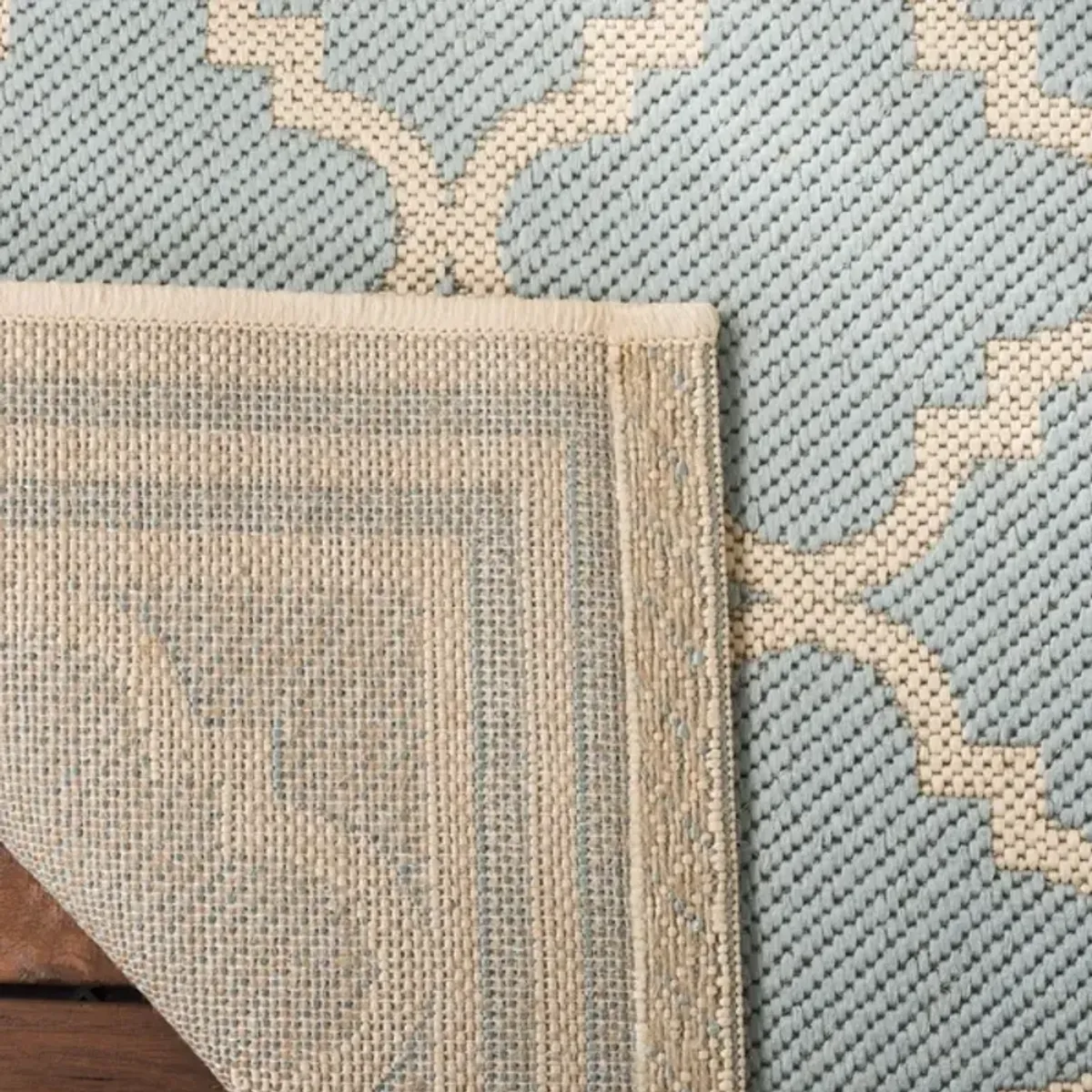 Safavieh BEACH HOUSE Collection BHS121K-28 Aqua / Cream 2'-2" X 8'