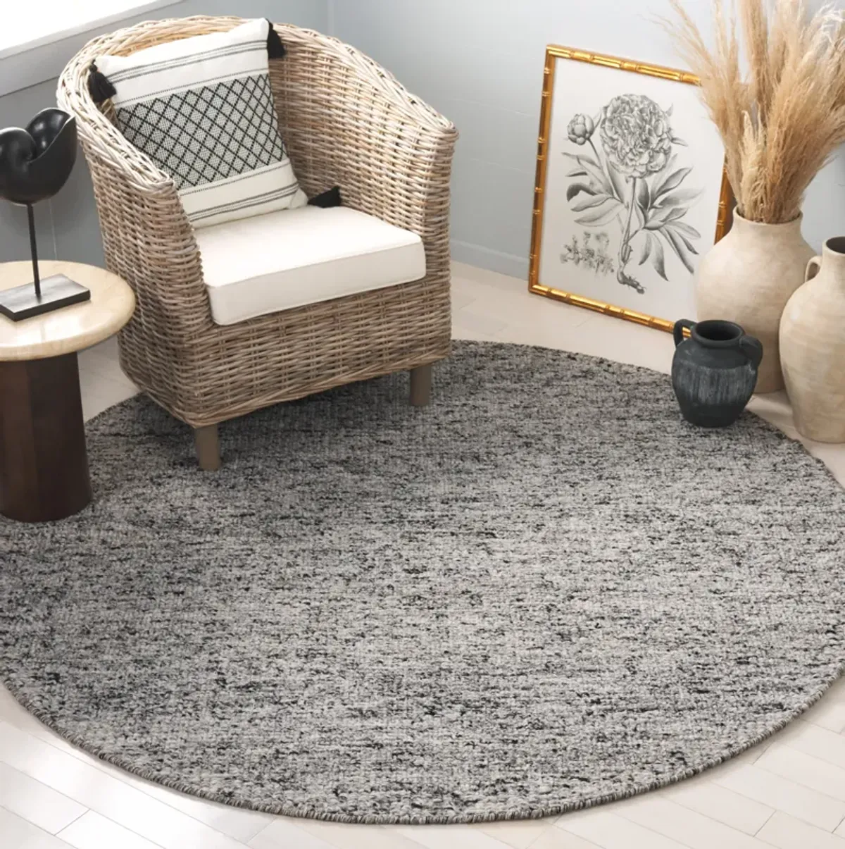 MIRAGE Hand Woven 6' x 6' Round area rug