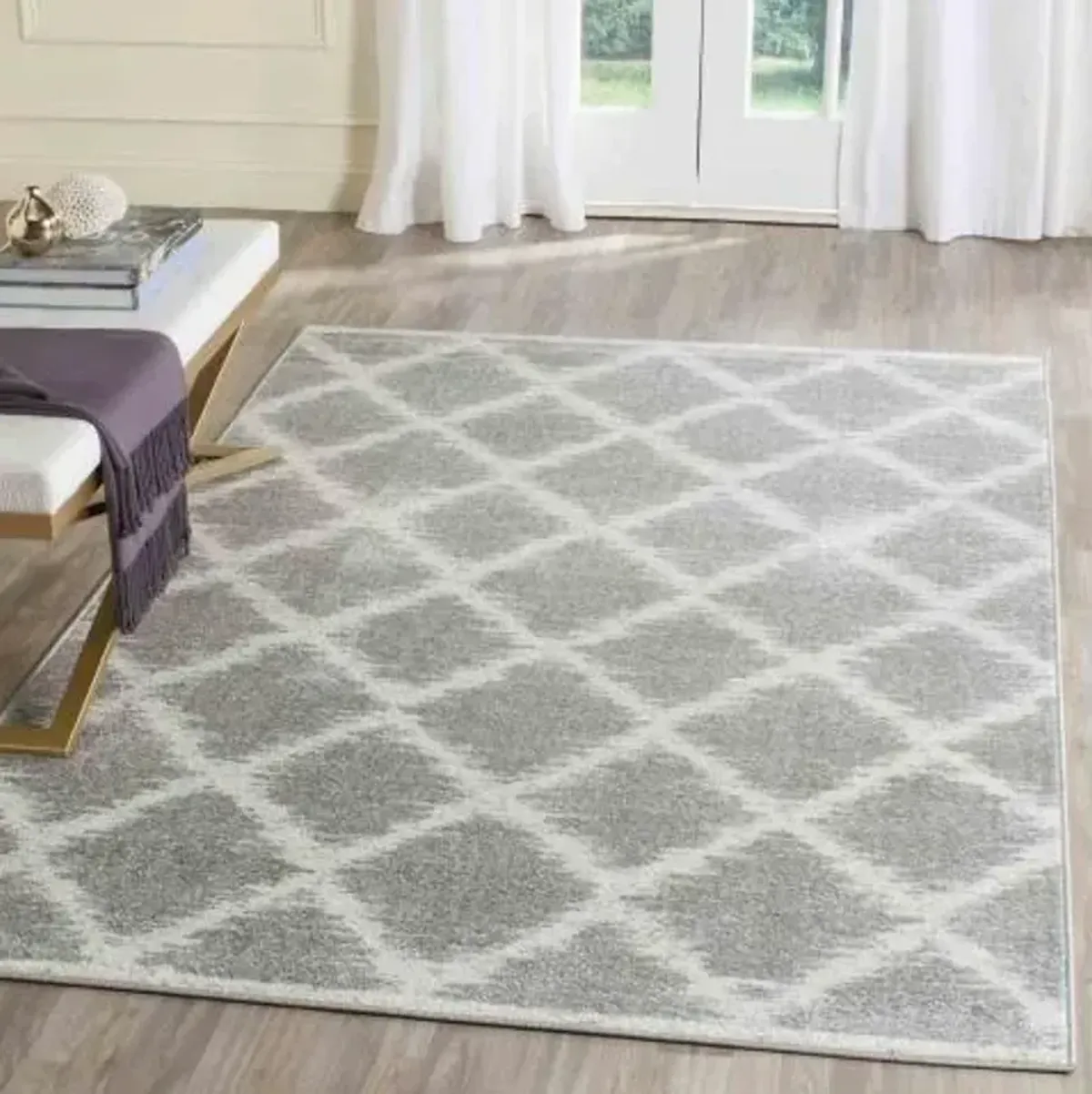 Adirondack Contemporary Silver / Ivory 2'-6" X 6' Powerloomed Rug