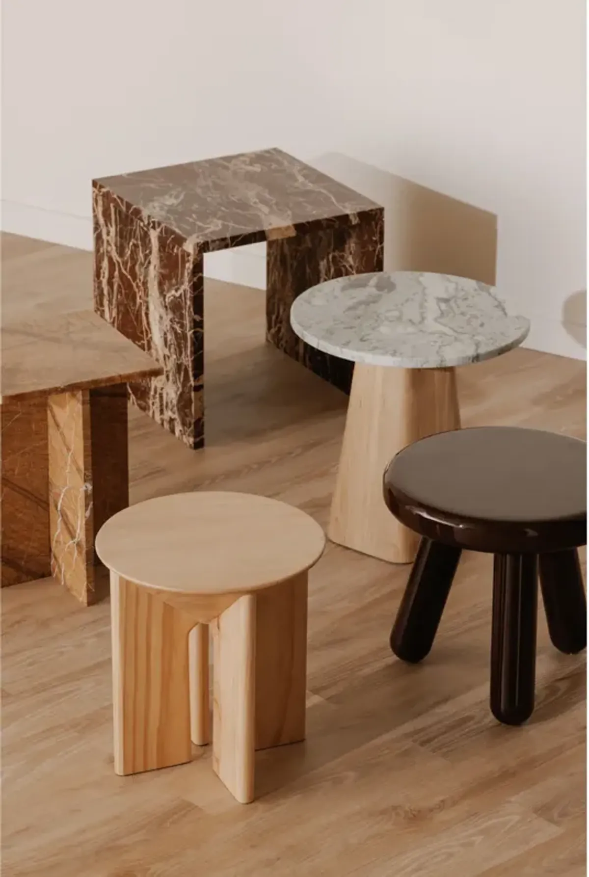 NEKKO ACCENT TABLE