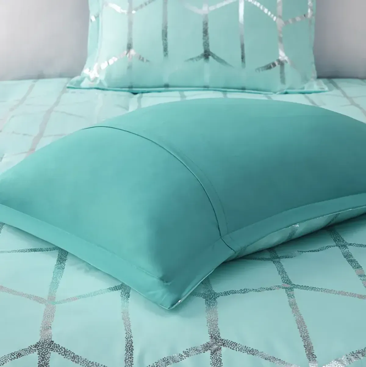 Intelligent Design Raina Aqua/Silver Metallic Printed Comforter Set