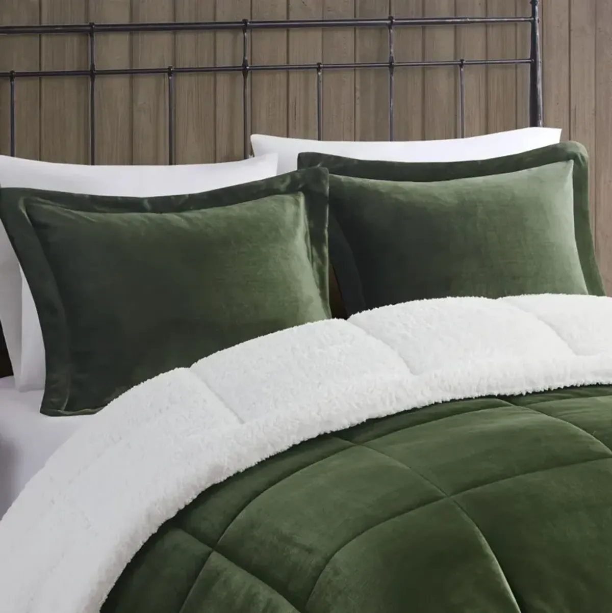 Woolrich Alton Green/Ivory Plush to Sherpa Down Alternative Comforter Set