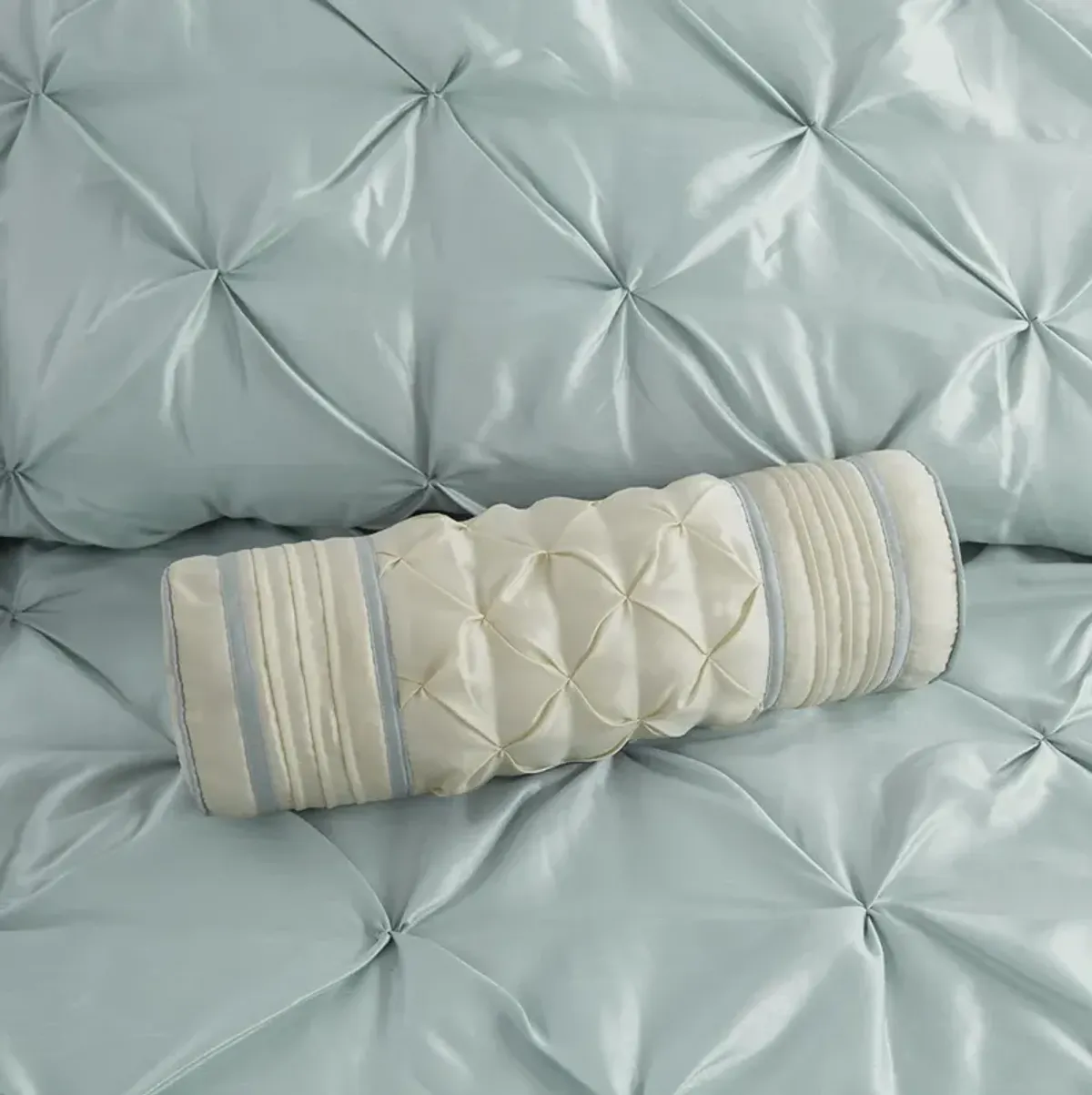 Madison Park Laurel Seafoam 7 Piece Tufted Comforter Set