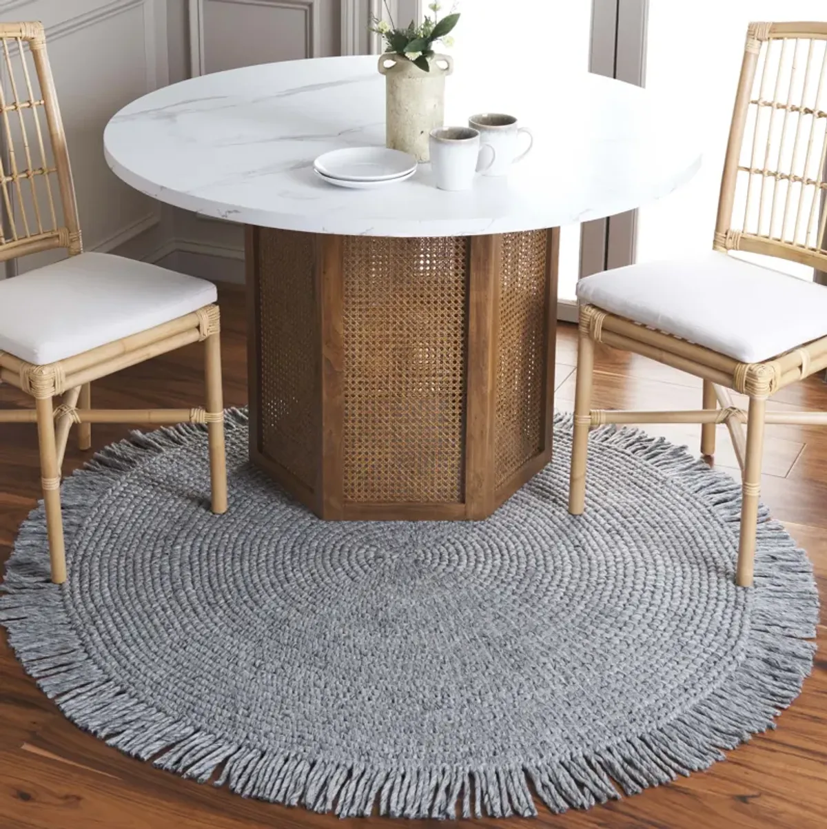 RENEWAL Hand Woven 4' x 4' Round area rug