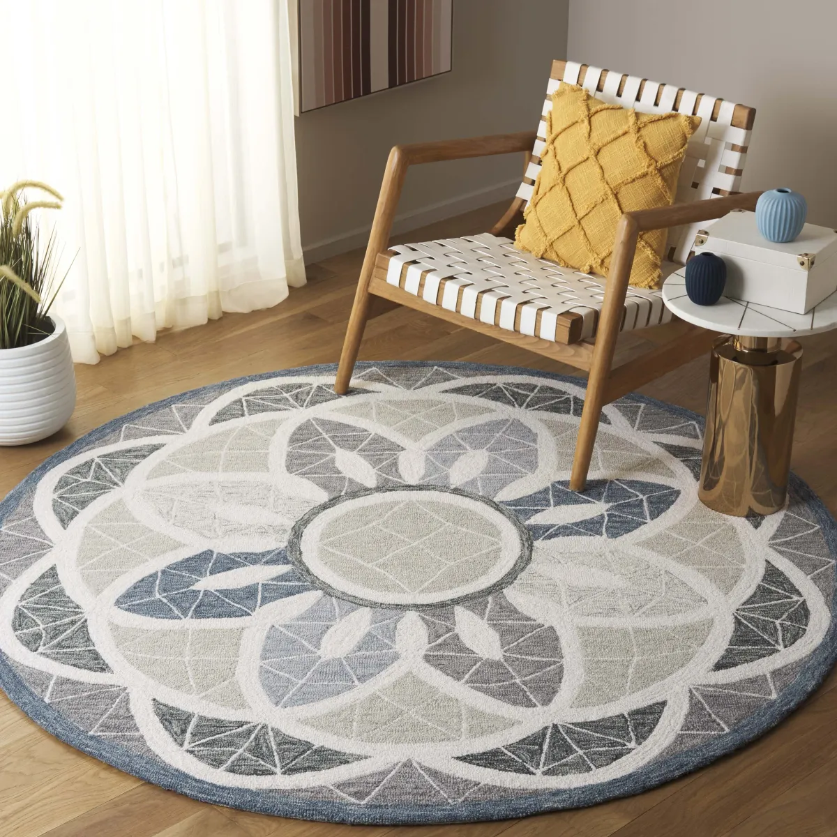 NOVELTY Hand Tufted 6' x 6' Round area rug