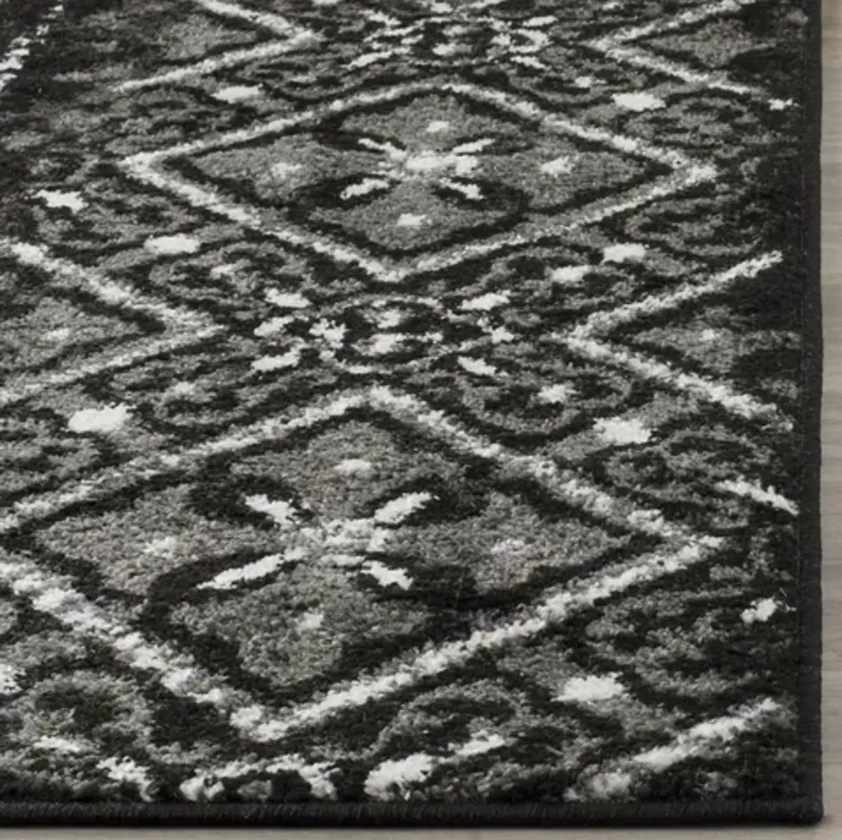 Adirondack Contemporary Black / Silver 2'-6" X 4' Powerloomed Rug