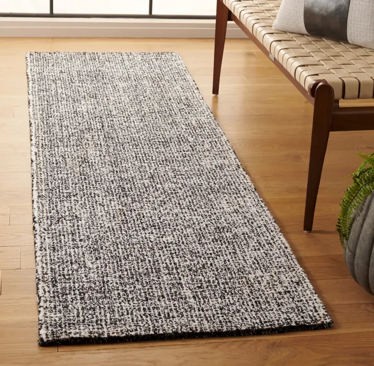 EBONY Hand Tufted 2'-3' x 7' runner