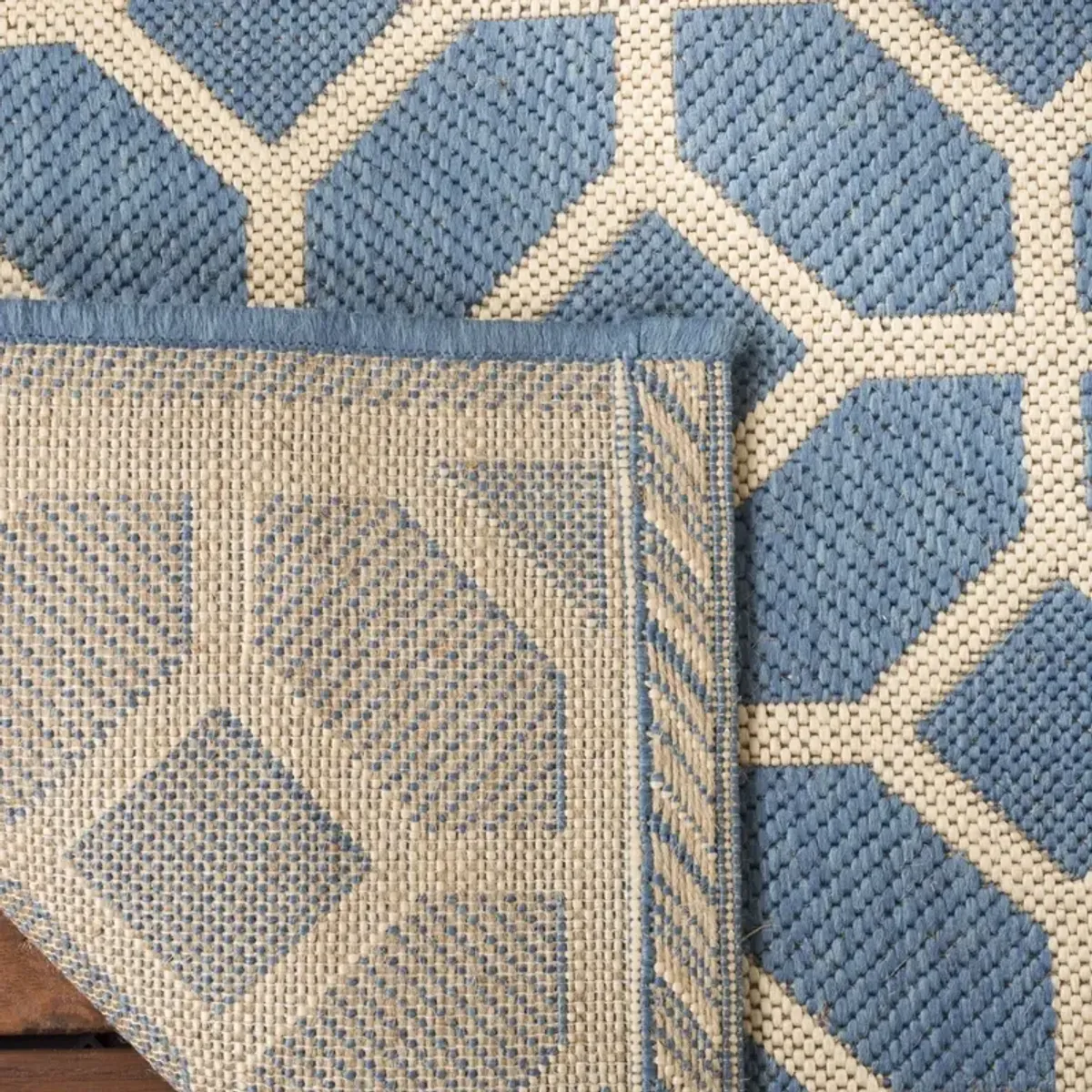 BEACH HOUSE 127 Blue 2'-2' X 4' Accent Rug