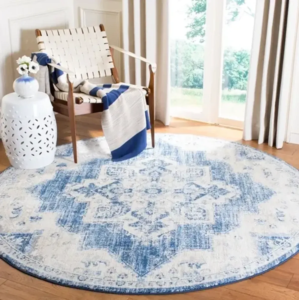 Brentwood 865 Ivory / Navy 3' X 3' Round Round Powerloomed Rug