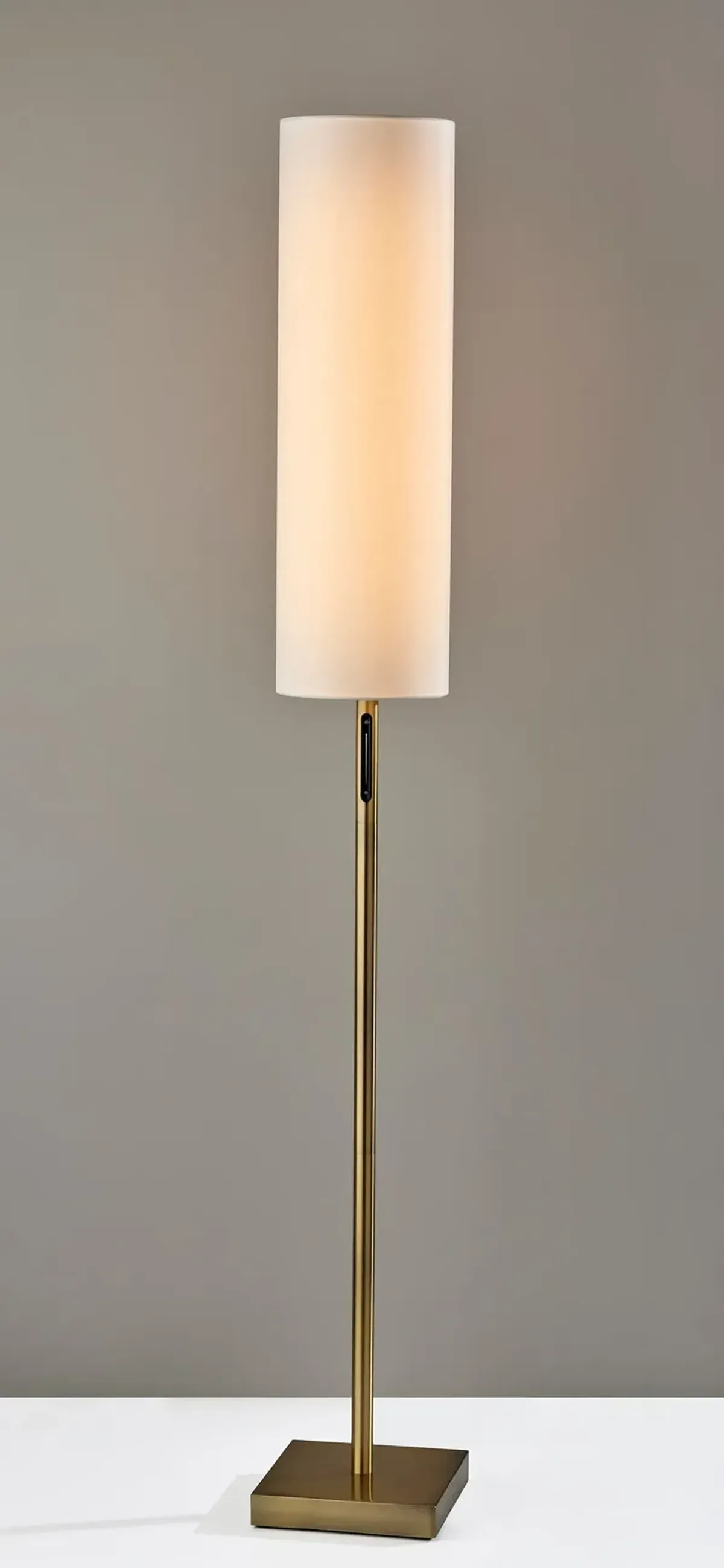 Matilda LED Floor Lamp w. Smart Switch