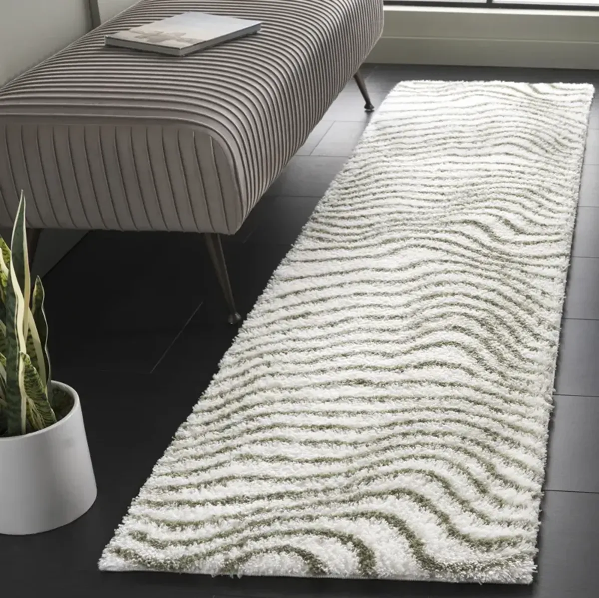 TAHOE SHAG 680 IVORY  2' x 8' Runner Rug