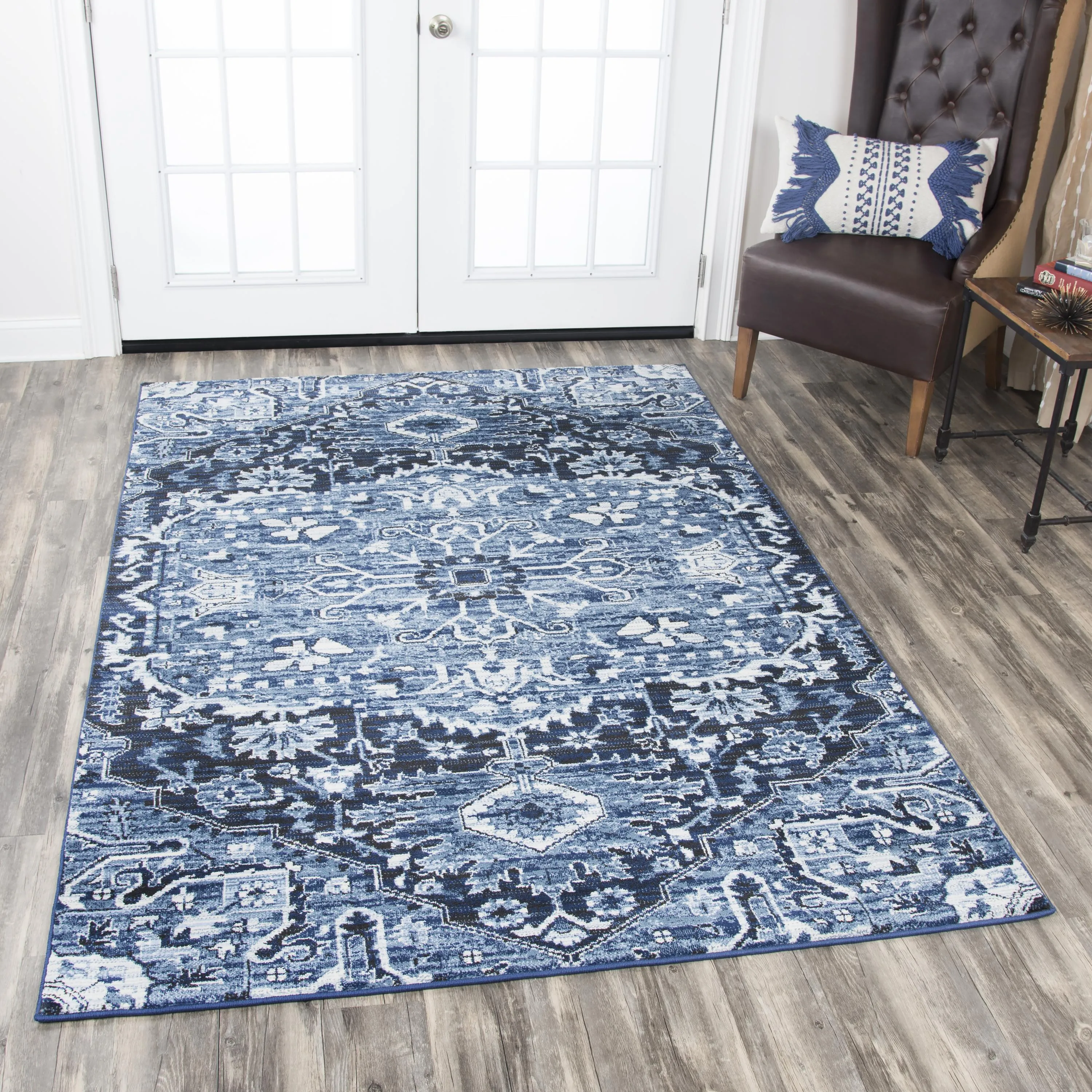 Panache Blue/Ivory Central Medallion Polypropylene 3'3" x 5'3" Rectangle Rug