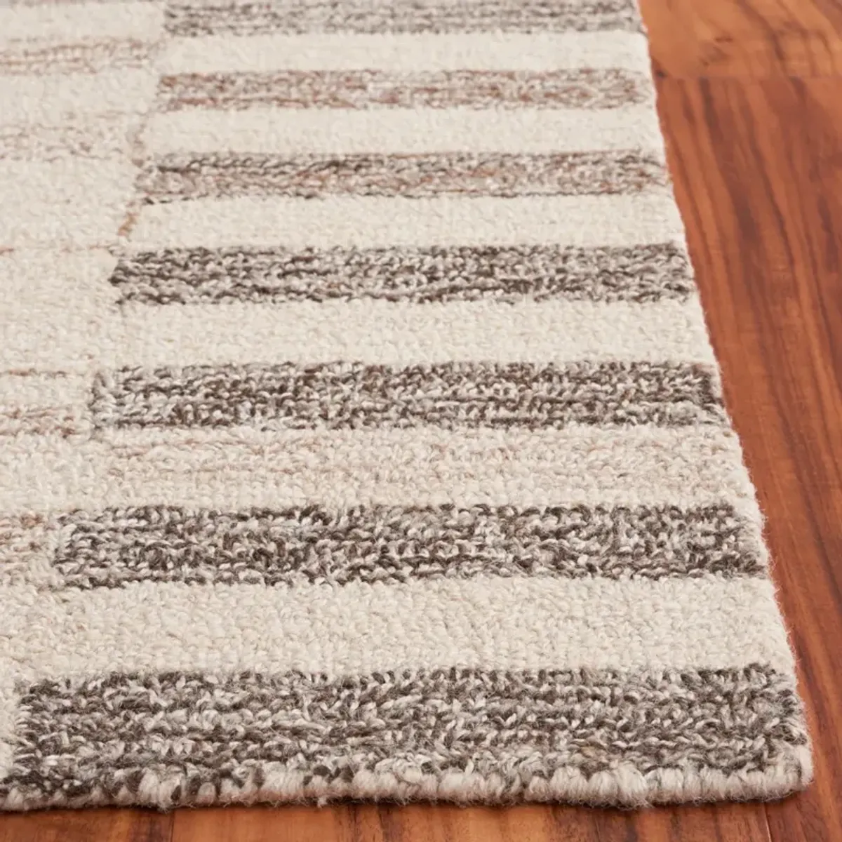 EBONY 601 BEIGE  2'-3' x 8' Runner Rug