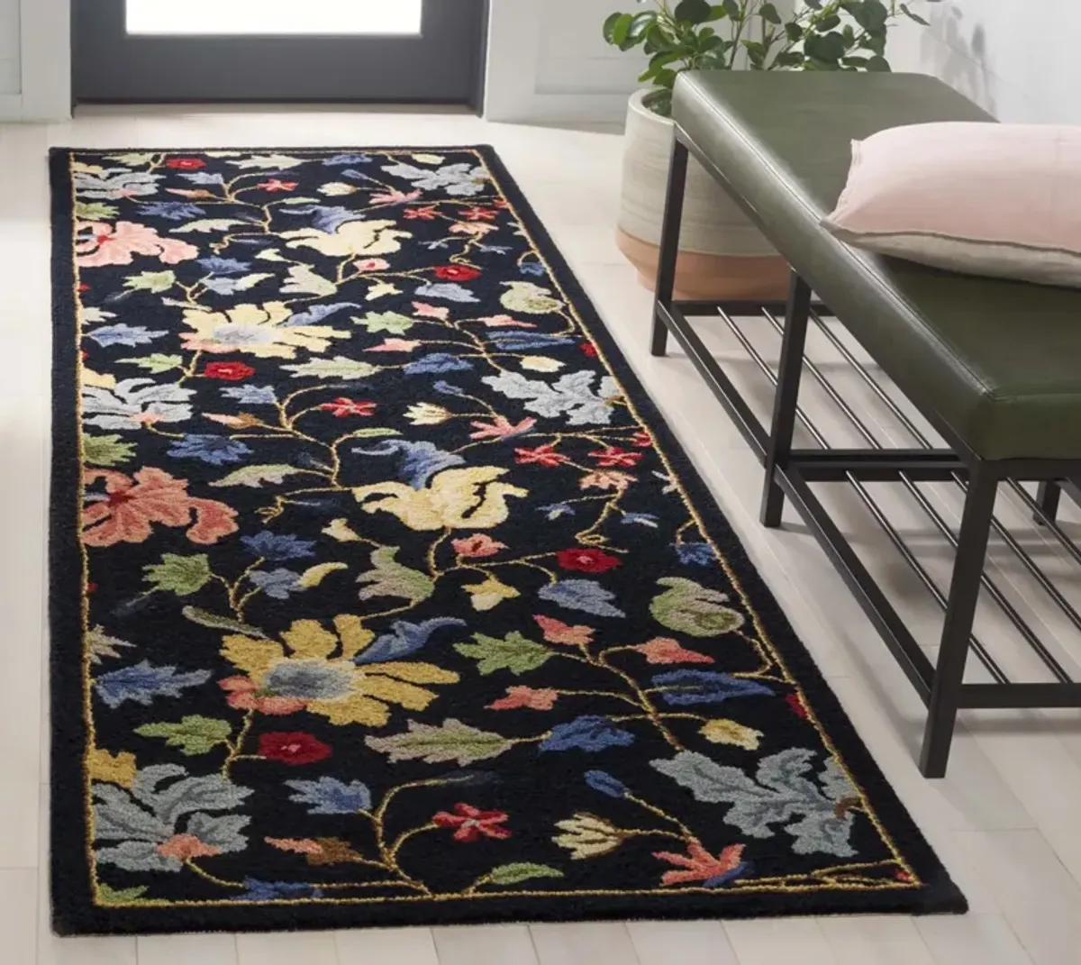 CHELSEA 336 BLACK  2'-6' x 8' Runner Rug