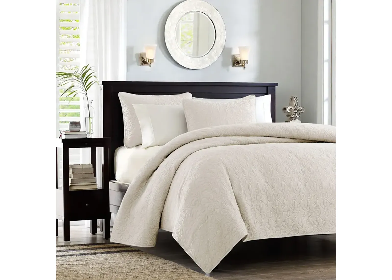 Madison Park Quebec Cream Reversible Quilt Set