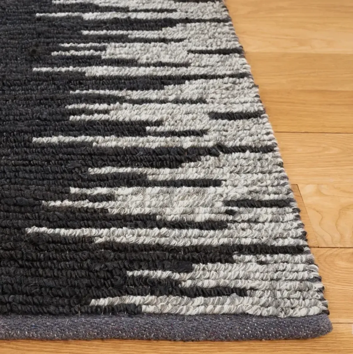 NATURAL FIBER 953 BLACK  2'-3' x 8' Runner Rug