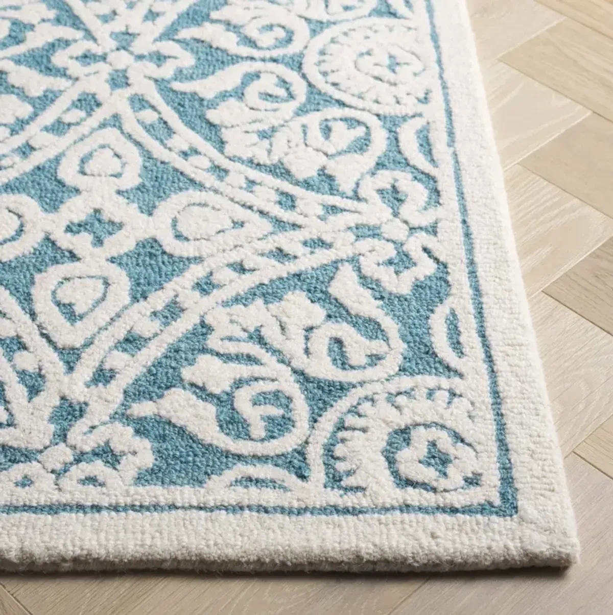 METRO 256 TEAL  2'-3' x 9' Runner Rug