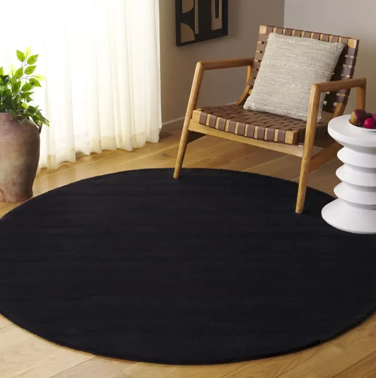 CHATHAM 301 BLACK 6' x 6' Round Round Rug