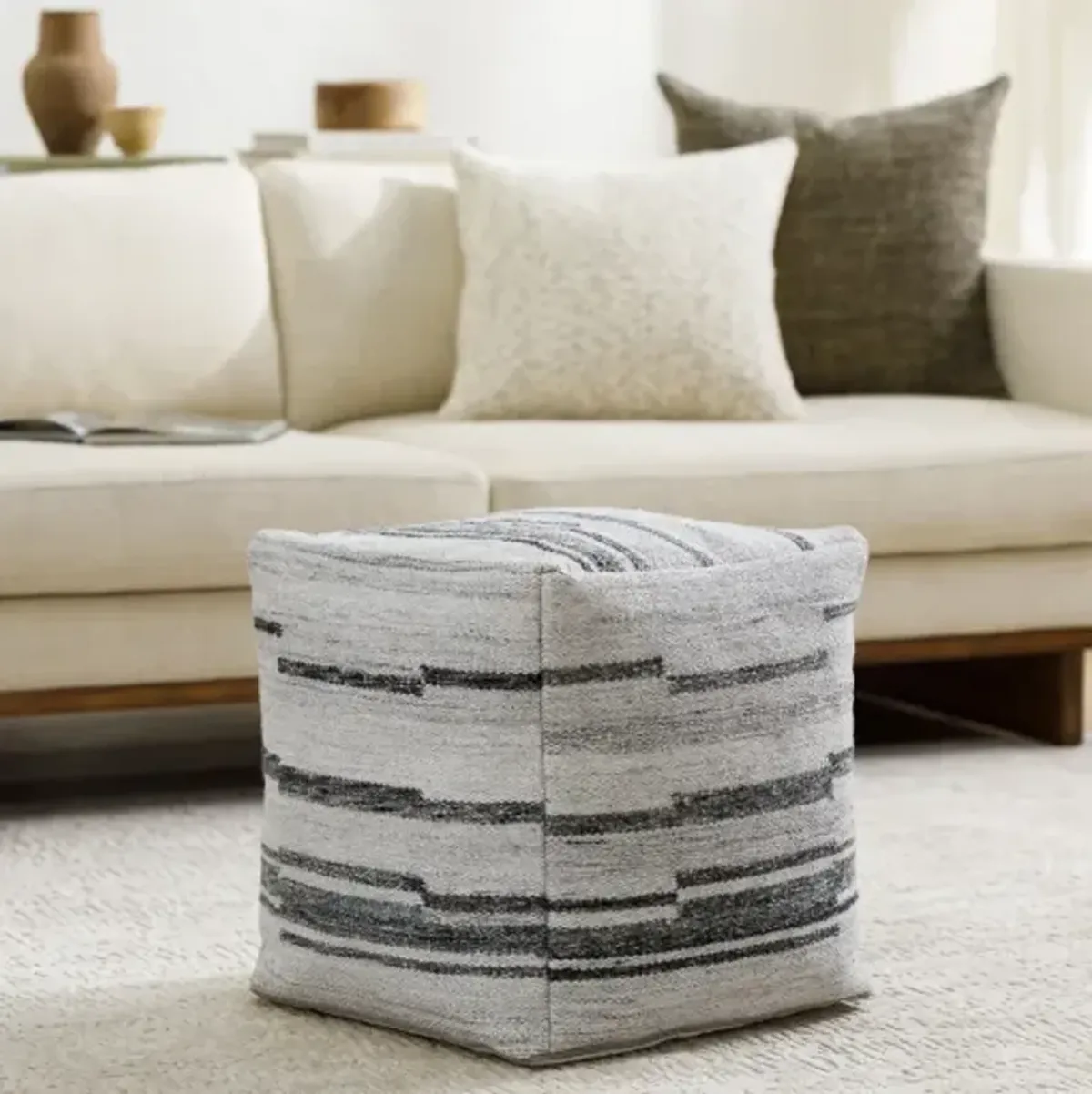 Guinea GUPF-001 18"H x 18"W x 18"D Pouf