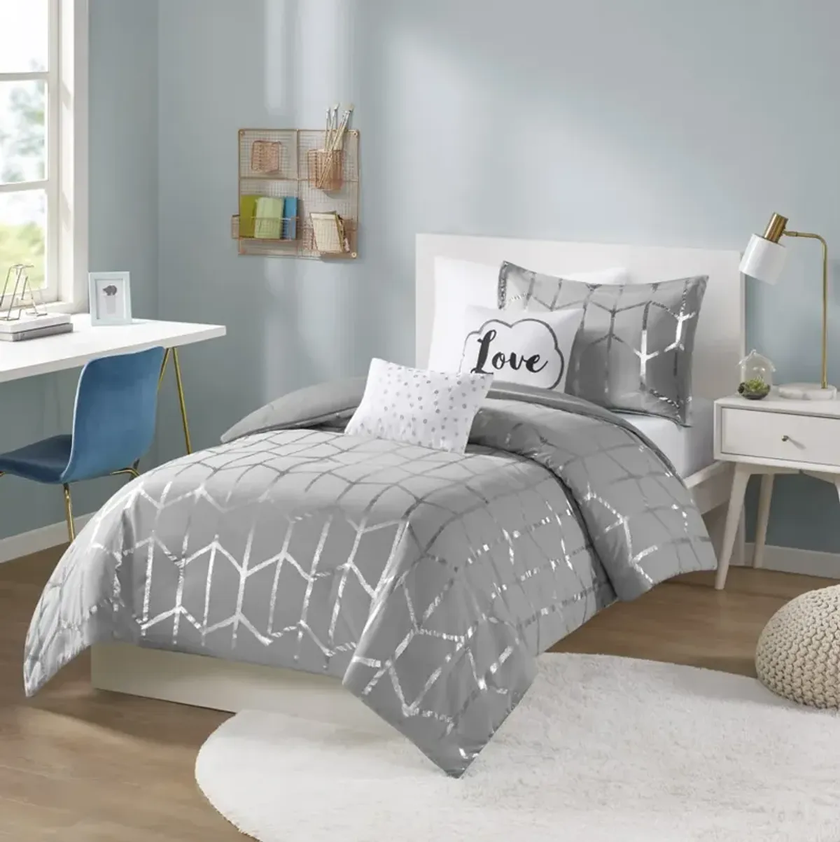 Intelligent Design Raina Grey/Silver Metallic Printed Comforter Set