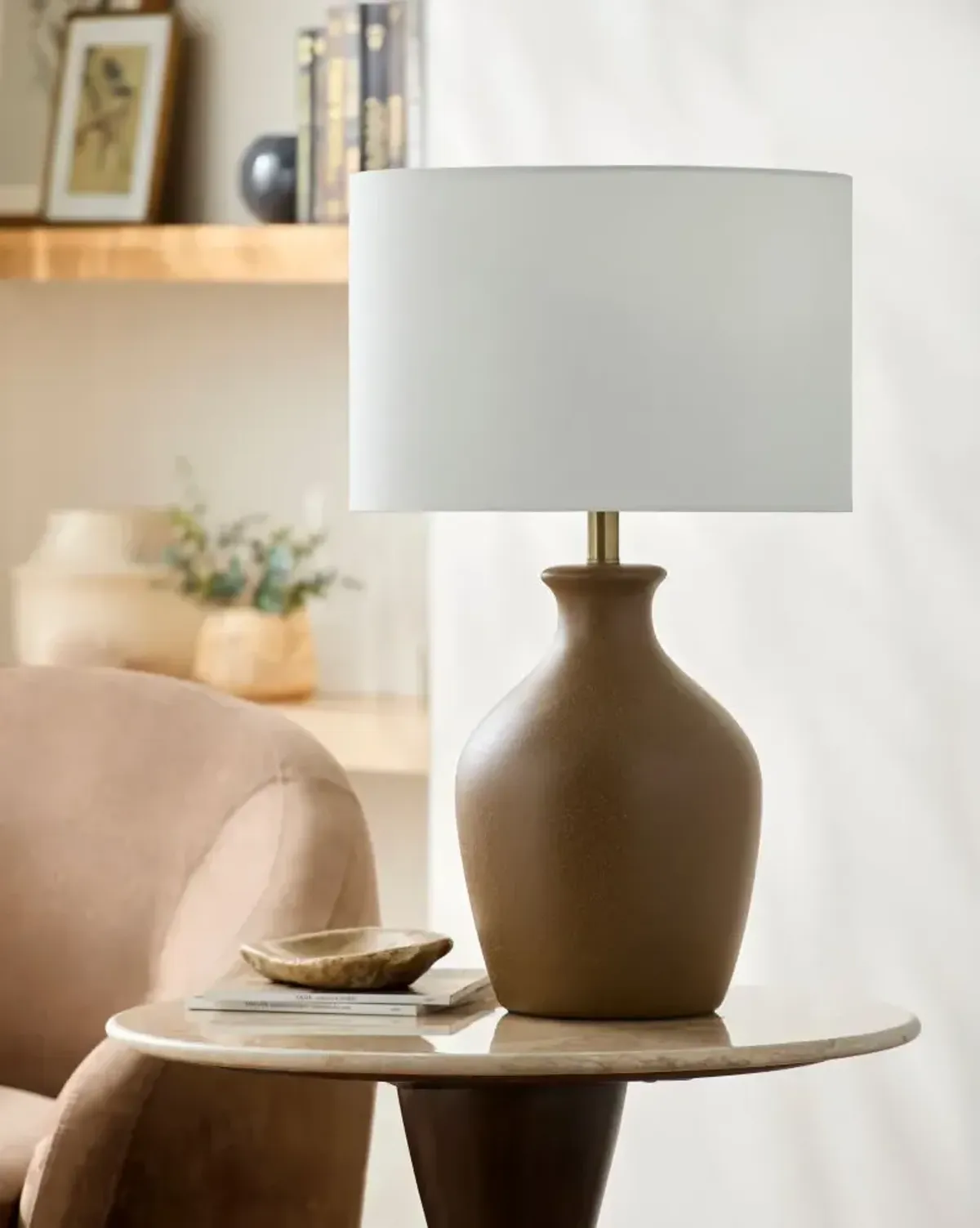 Karole KOE-005 25"H x 15"W x 15"D Accent Table Lamp