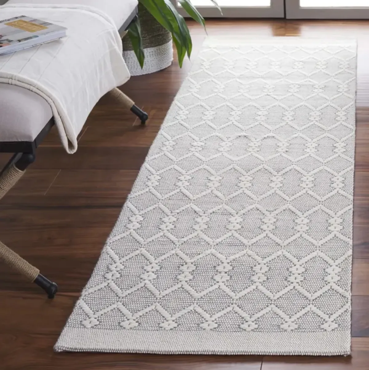 MSR VERMONT IVORY 2'-3' x 8' Runner Rug