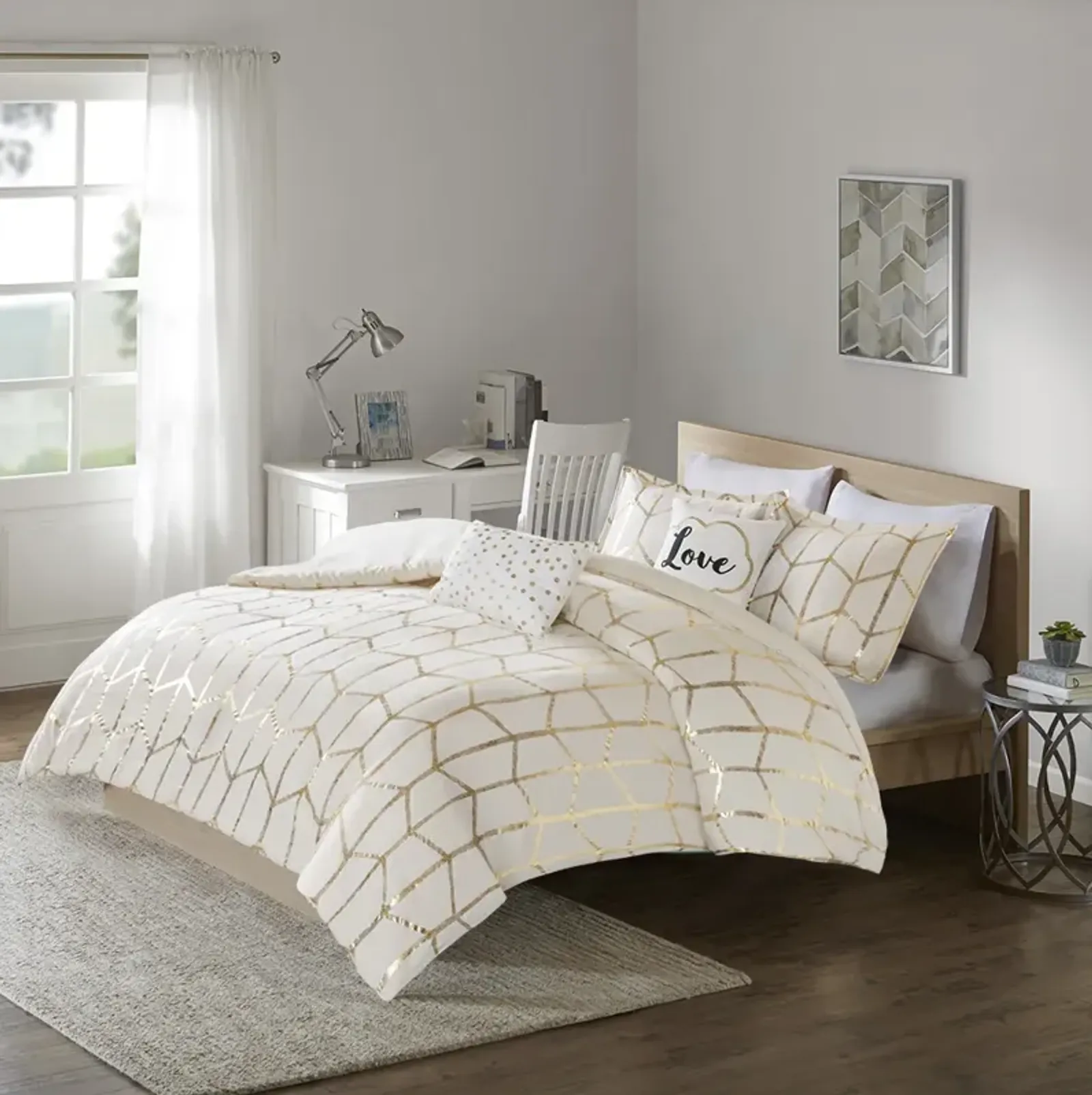 Intelligent Design Raina Ivory/Gold Metallic Printed Duvet Cover Set