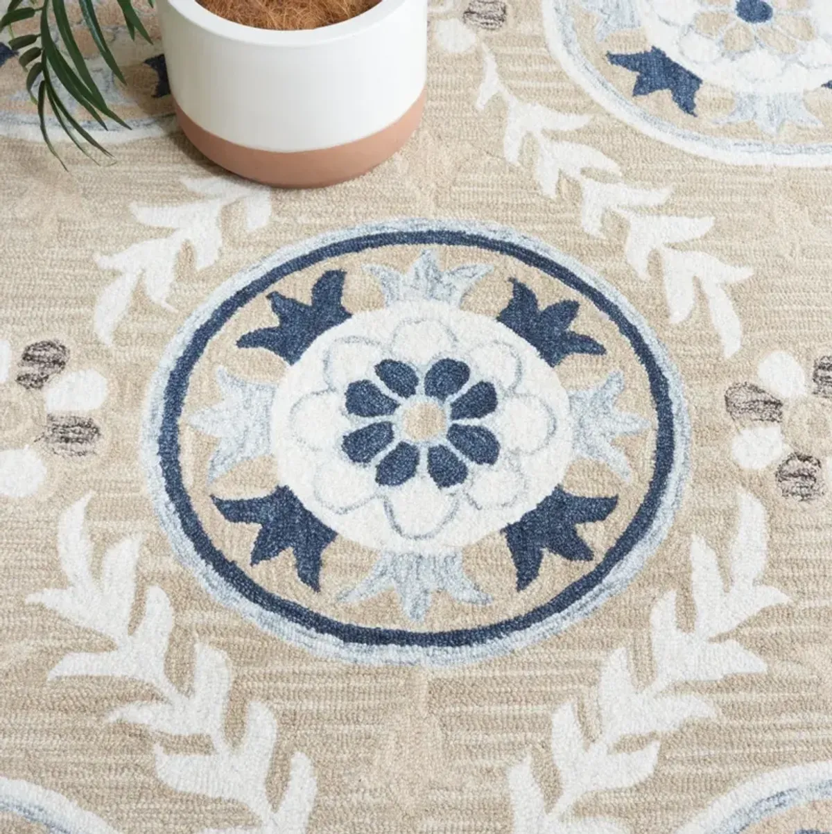 JARDIN 755 BEIGE  2'-3' x 8' Runner Rug