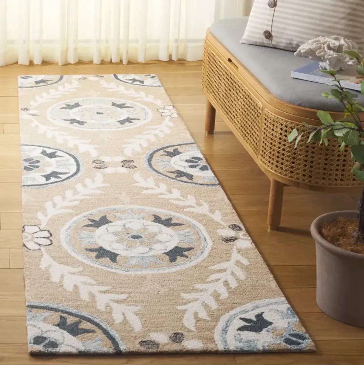 JARDIN 755 BEIGE  2'-3' x 8' Runner Rug