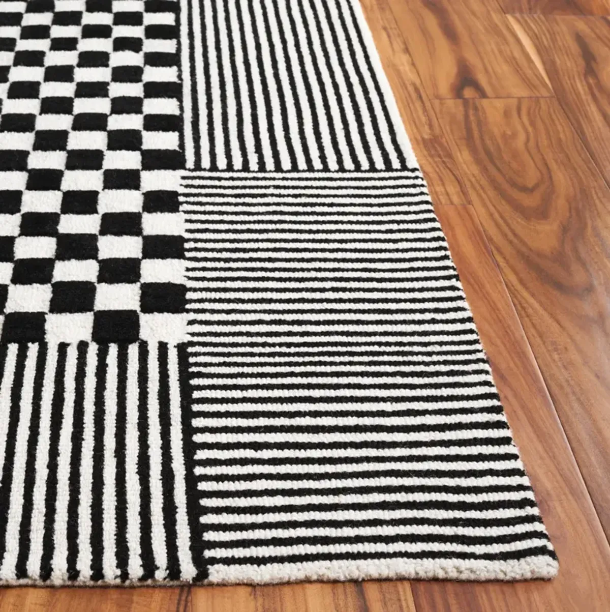 GENRE 207 CHECKERED BLACK  6' x 6' Square Square Rug