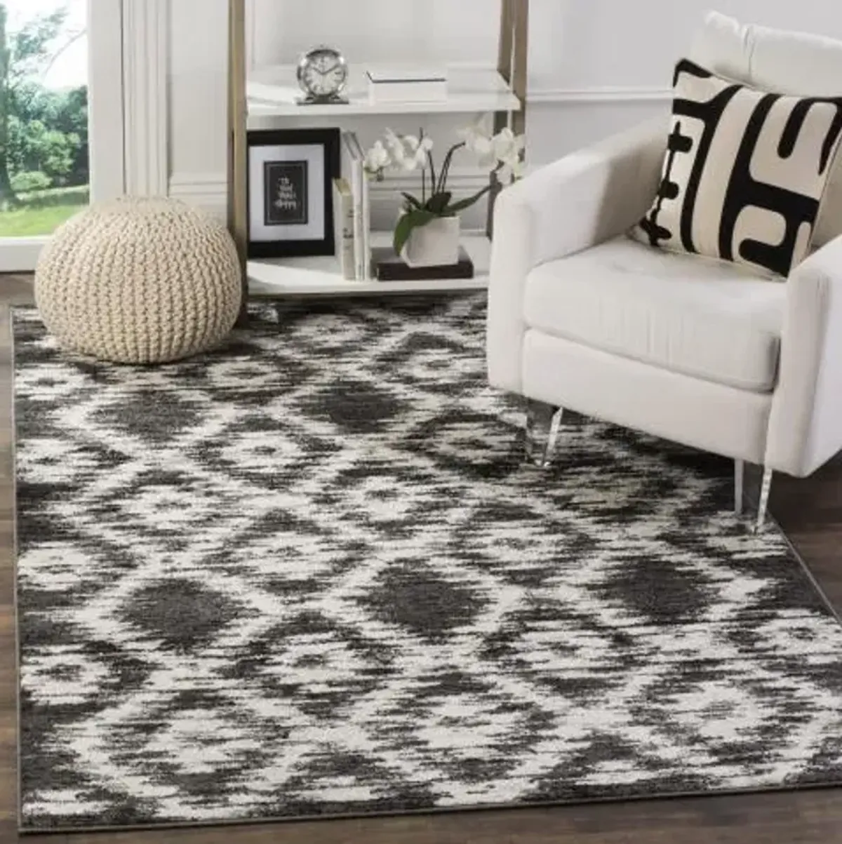 Adirondack Contemporary Charcoal / Ivory 6' X 6' Round Powerloomed Rug