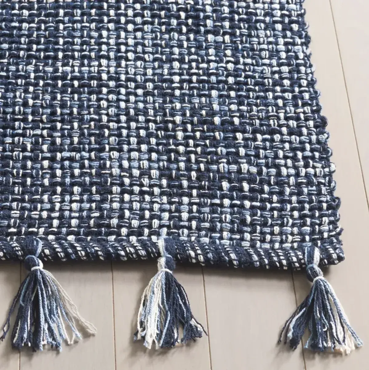 MONTAUK 476 NAVY 2'-3' x 9' Runner Rug